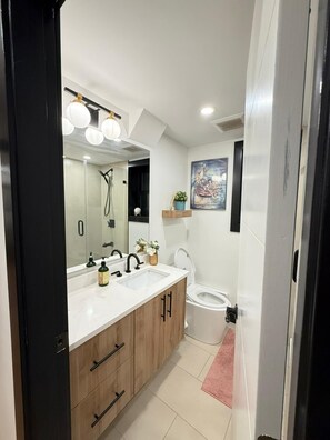Bathroom - Modern & Comfy Delta Family Stay (Delta)