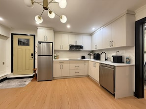 Private kitchen - Modern & Comfy Delta Family Stay (Delta)
