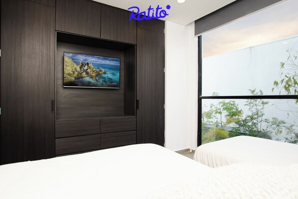 Silitysrauta/-lauta, Wi-Fi, vuodevaatteet