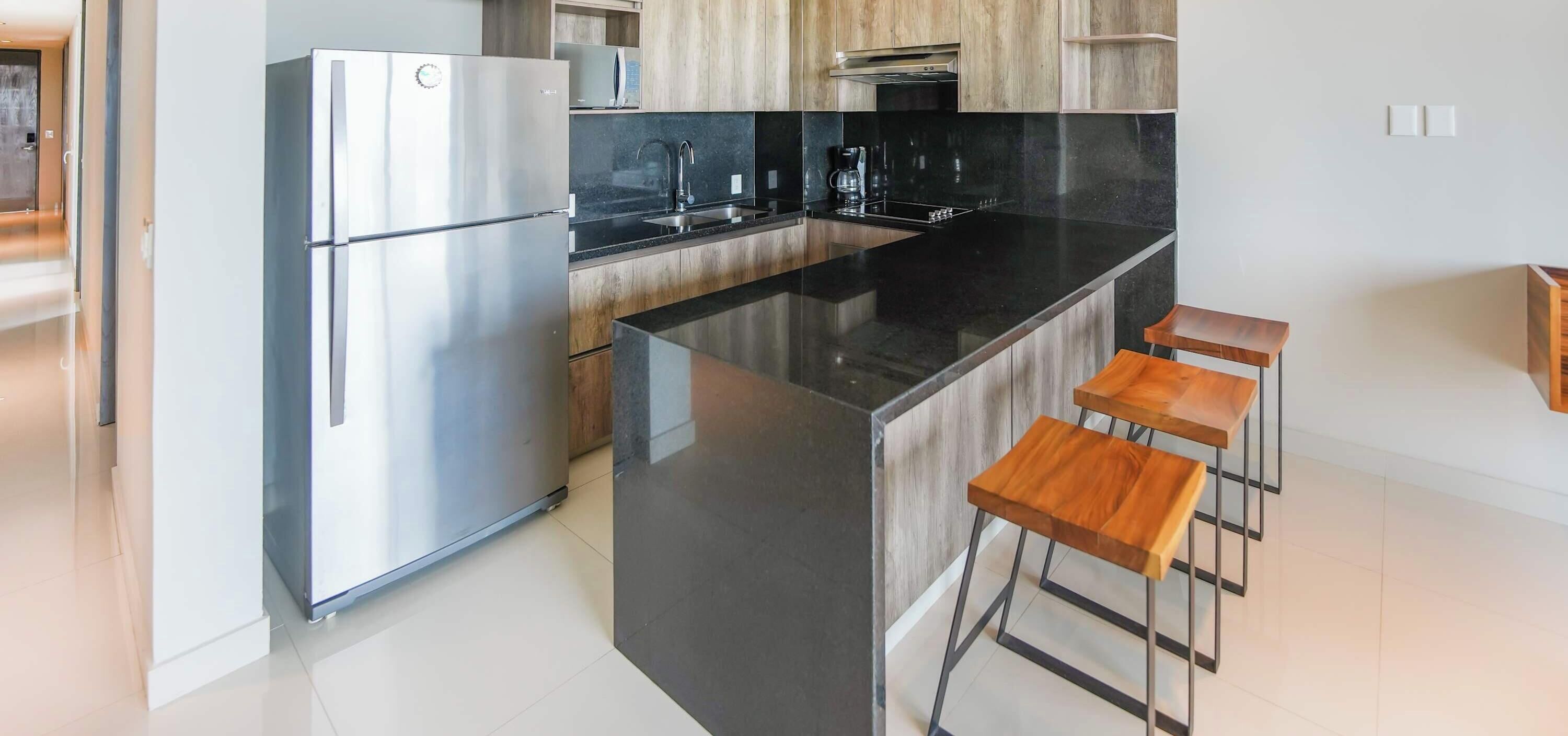 冰箱、微波炉、烤箱、炉灶