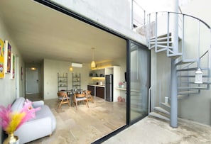 TV, offices - Tulum: Lujoso Apartamento con Piscina, 4 Habitaciones (Tulum)