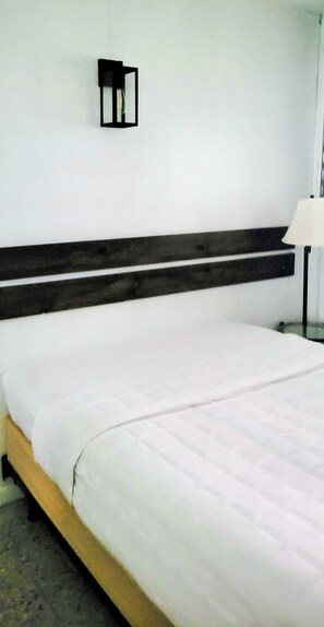 3 habitaciones, escritorio, tabla de planchar con plancha y wifi gratis 