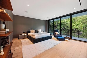 5 habitaciones y ropa de cama
