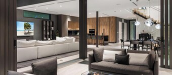 Villa Strata: Modern 5 BED +POOL, minutes from The Grove, Brickell & Downtown