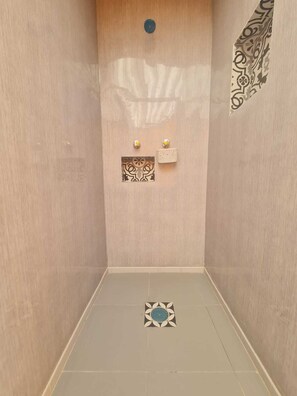 Habitació doble, pati, vistes al pati | Bany
