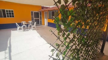 Double Room, Patio, Courtyard View | Living area