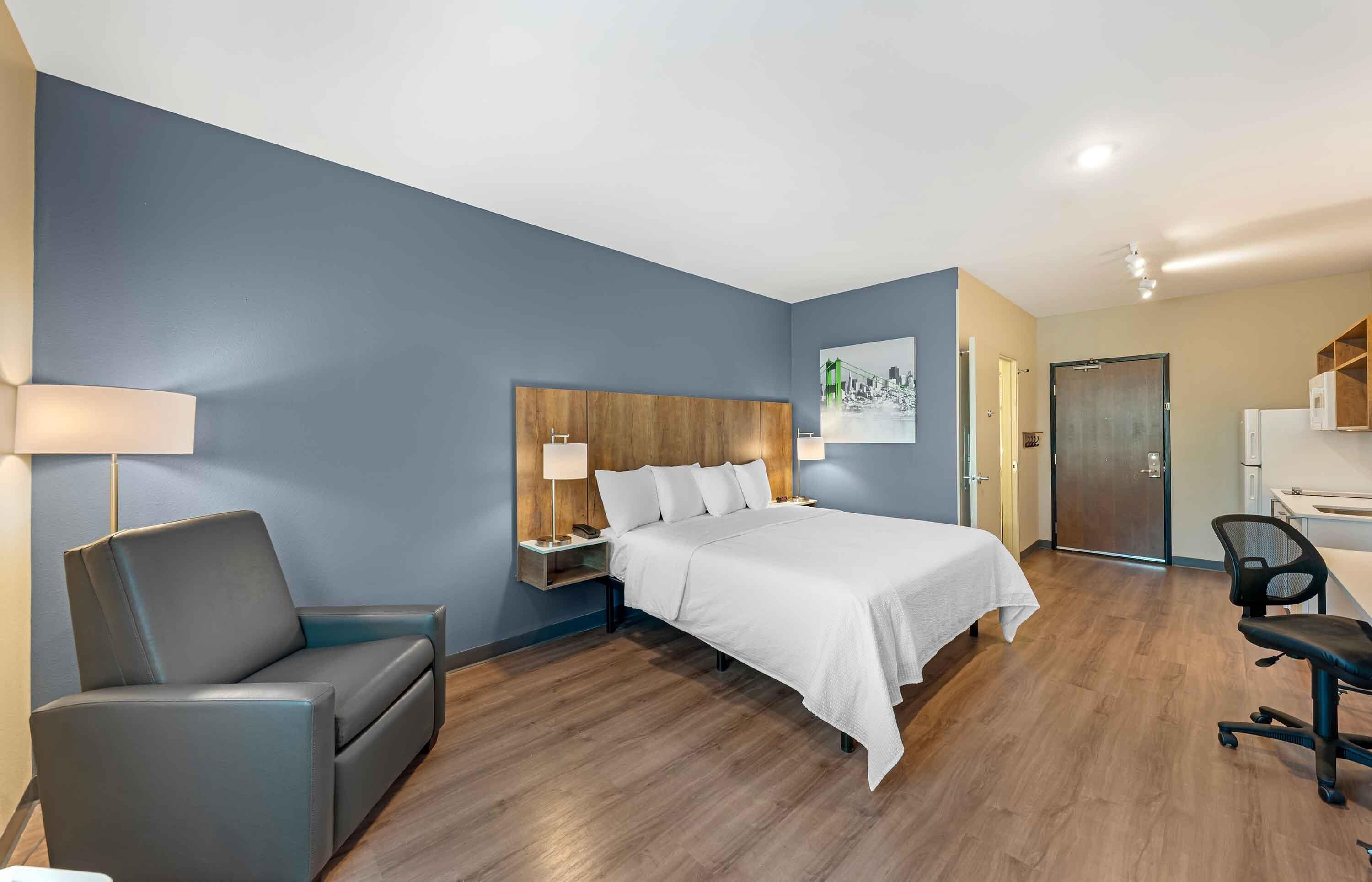 Standard Studio, 1 Queen Bed, Refrigerator & Microwave