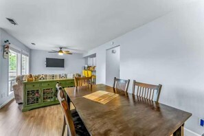 Dining - Large Upgraded, Family Friendly Condo with Garage (Chelan)