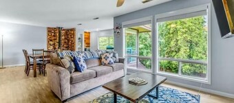 Large Upgraded, Family Friendly Condo with Garage