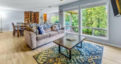 Large Upgraded, Family Friendly Condo with Garage