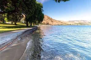 Beach - Spacious Family Friendly Townhome at Lakeside Park (Chelan)