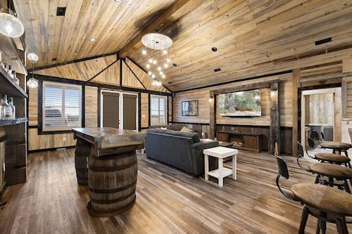 Serenity found in this large, lodge-style 4-bedroom house surrounded by nature