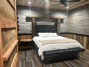 4 bedrooms, free WiFi, bed sheets - Serenity found in this large, lodge-style 4-bedroom house surrounded by nature (Goreville)