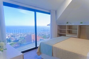 3 bedrooms, desk, iron/ironing board, free WiFi - A View to Paradise – Spectacular Sea & Bay Views (Funchal)