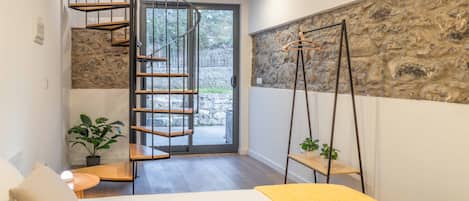 3 多间卧室、办公桌、熨斗/熨衣板、上网接入