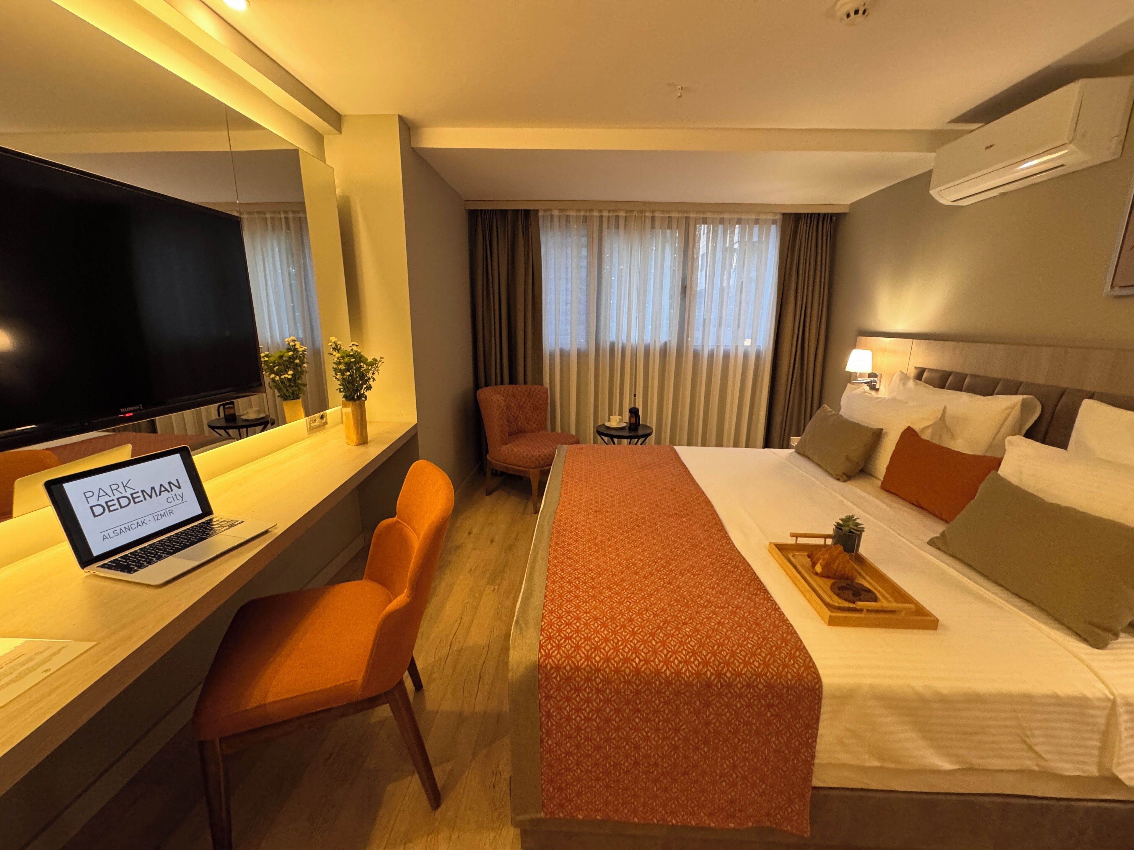 Caja de seguridad en la habitación y cortinas blackout 