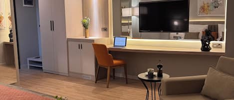 Superior-huone | Tallelokero huoneessa, pimennysverhot, silitysrauta/-lauta