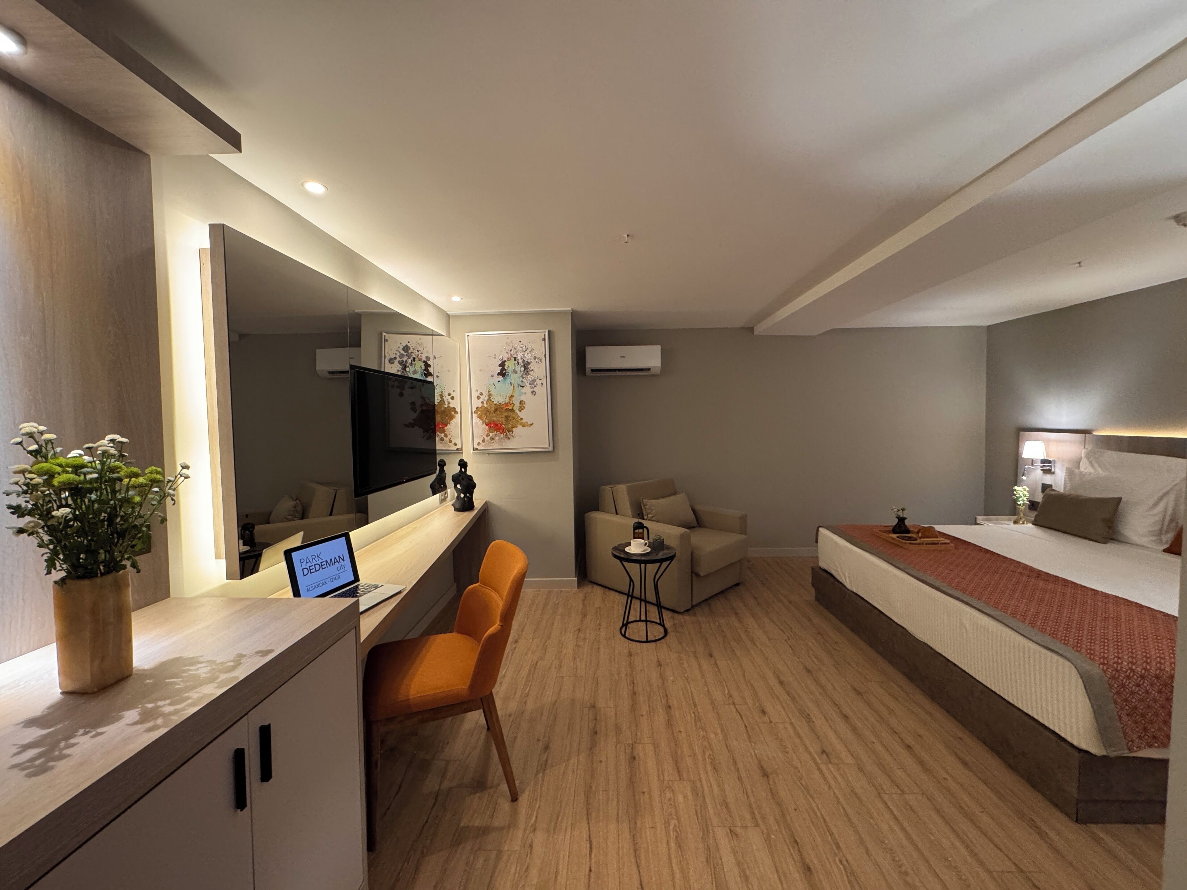 Caja de seguridad en la habitación y cortinas blackout 