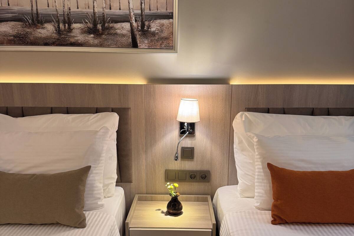 Deluxe Twin Room | Down duvets, Select Comfort beds, minibar, in-room safe