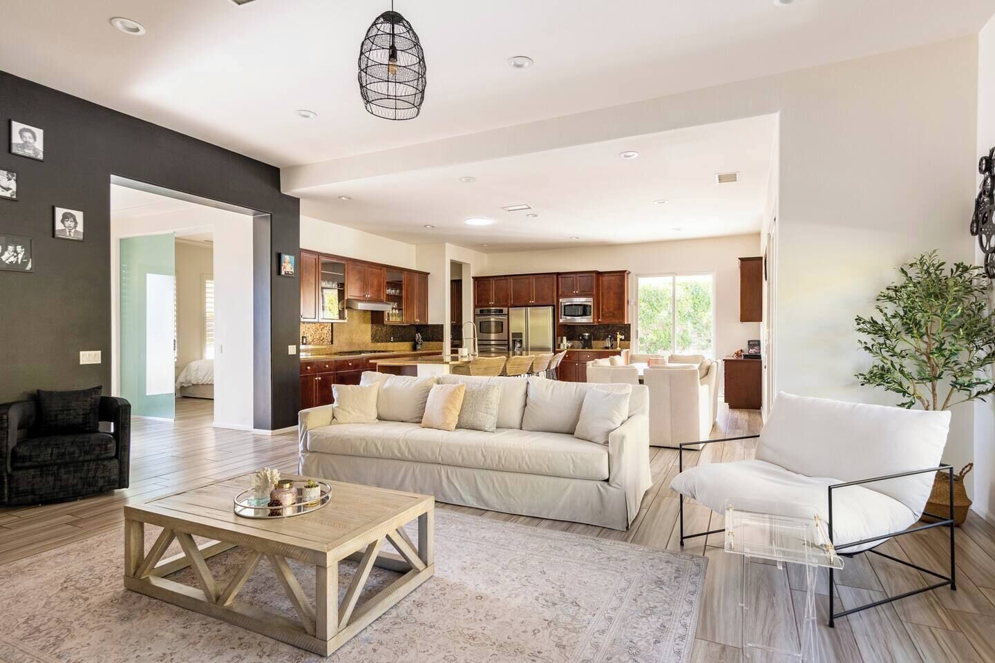 Fernseher, Kamin, Stereoanlage, Arbeitsbereiche