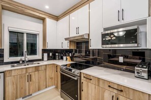 Refrigerador, microondas, horno, placa de cocina