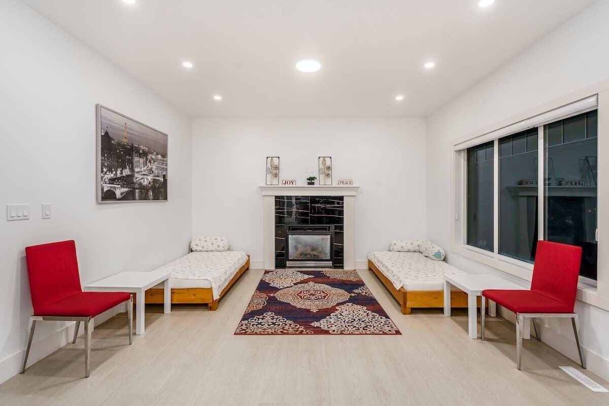 5 bedrooms, iron/ironing board, travel crib, WiFi