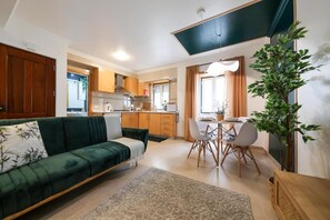 Living area - Cozy T1 in Nazaré - close to the beach! (Nazaré)