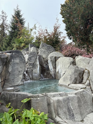 Indoor pool, outdoor pool - Oceanside Nature Resort at Pacific Shores (Nanoose Bay)