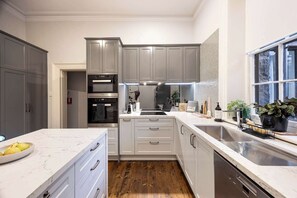 Fridge, microwave, oven, stovetop - The Empress | Direct Access Carlton Gardens (Fitzroy)