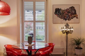 Dining - The Empress | Direct Access Carlton Gardens (Fitzroy)