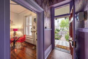 Interior - The Empress | Direct Access Carlton Gardens (Fitzroy)