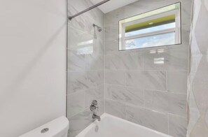Hair dryer, towels, soap, toilet paper - HTX Hub: NRG+ Med Center (Houston)