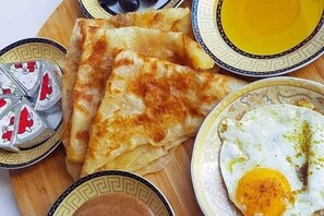 Free daily local cuisine breakfast - Dar Mawati (Marrakech)