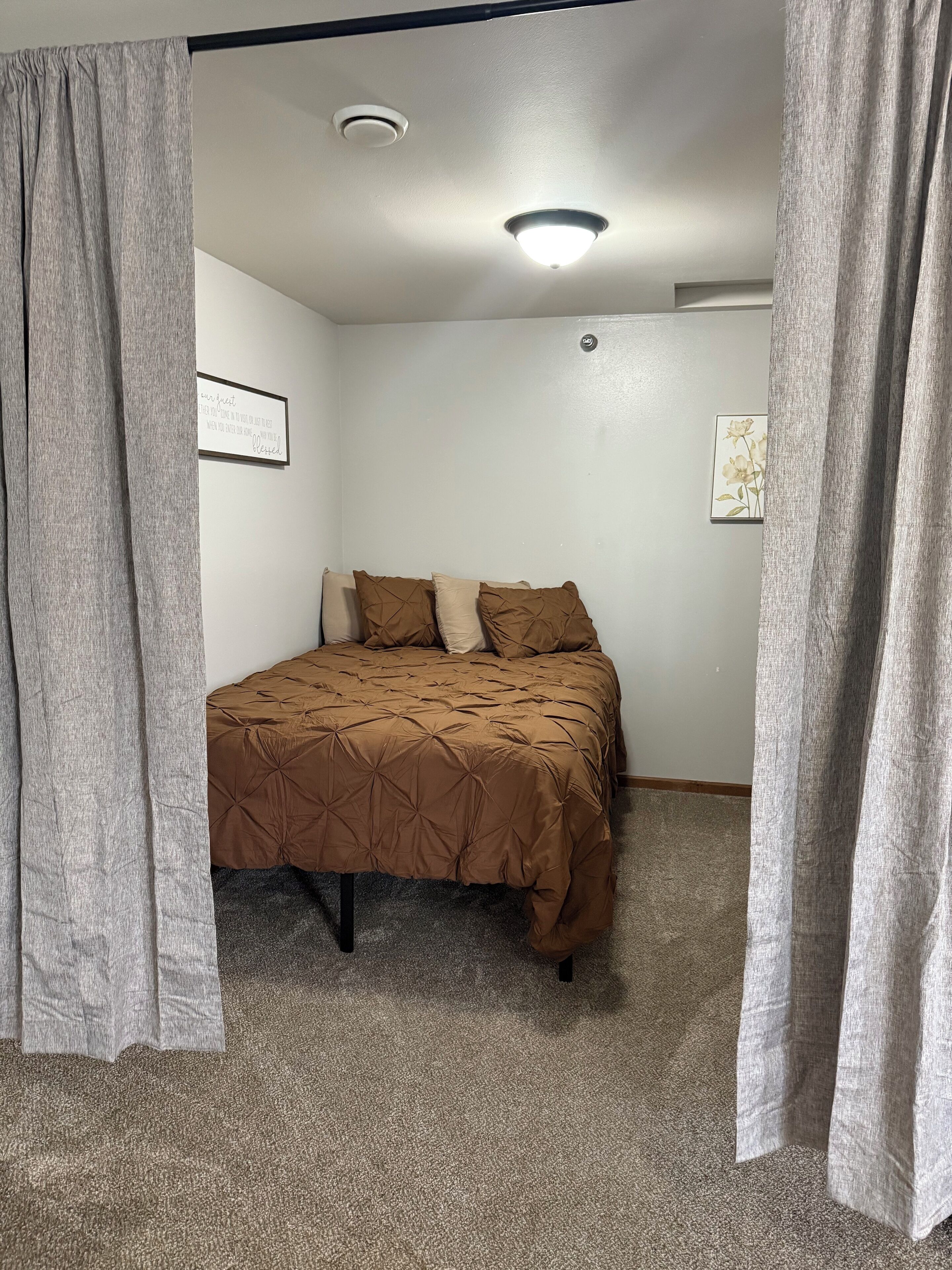 Fer et planche à repasser, accès Internet, draps fournis