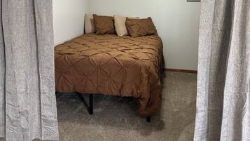 Fer et planche à repasser, accès Internet, draps fournis