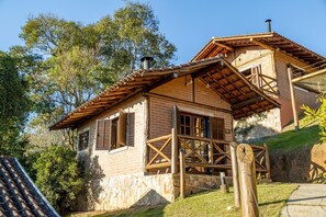 Chalet Klasik, balkon, pemandangan gunung | Teras/patio