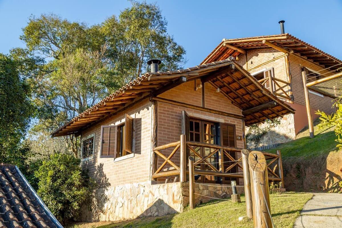 Classic Chalet, Balcony, Mountain View | WiFi (free), bed sheets