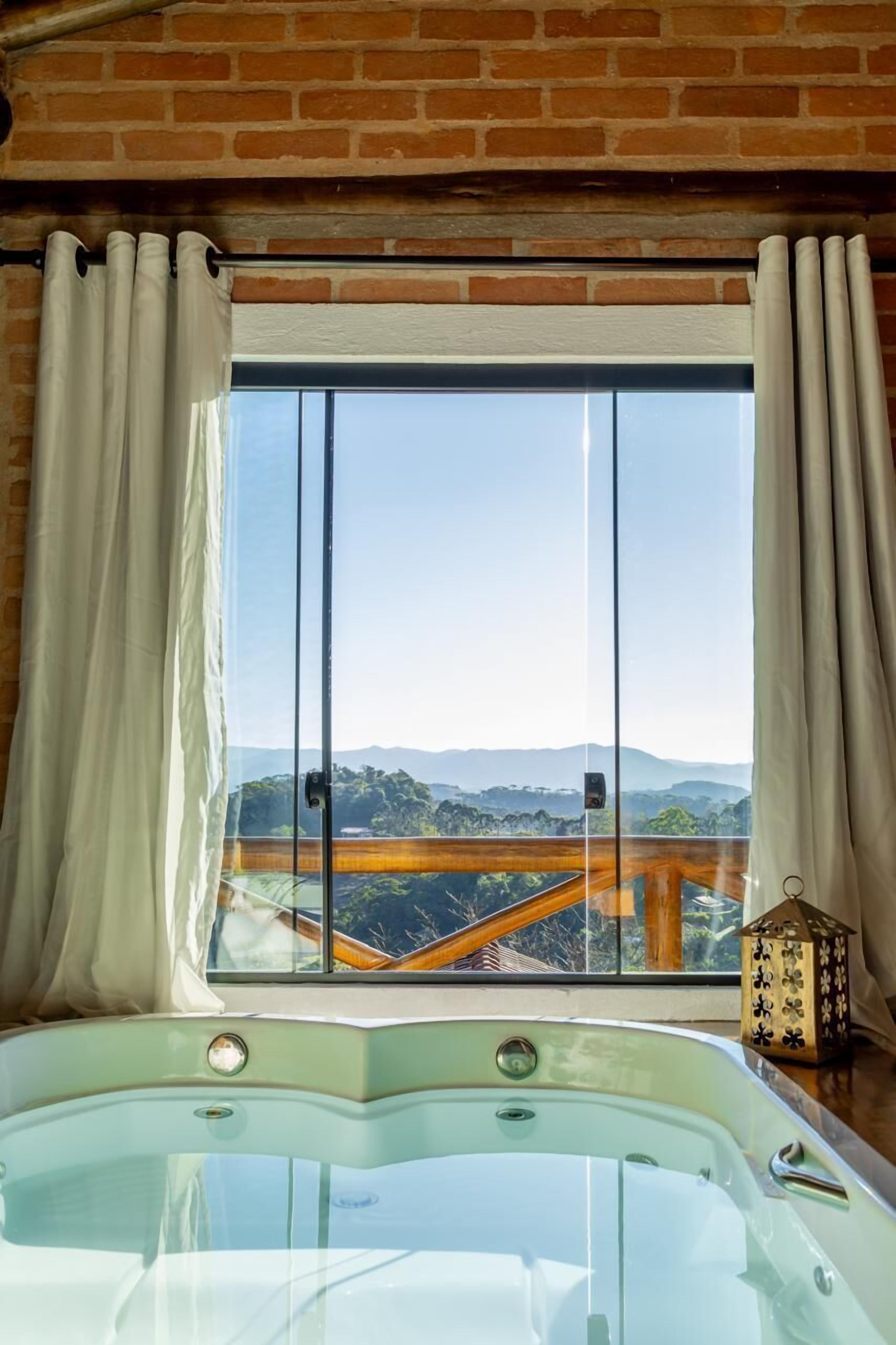 واي فاي مجانًا وملاءات أسرّة