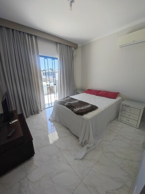 3 quartos, Wi-Fi de cortesia, roupa de cama