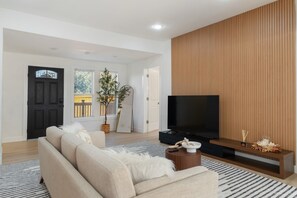 Living area - Modern Seattle Retreat 4BR Home Near Downtown (Seattle)