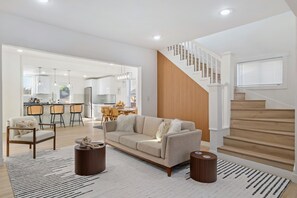 Interior - Modern Seattle Retreat 4BR Home Near Downtown (Seattle)