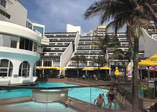 ON THE BEACH - LA MONTAGNE