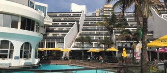 ON THE BEACH - LA MONTAGNE