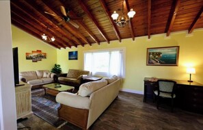 Smart TV - Beautiful 3bedroom second floor with full kitchen, a pool in pine island (Saint James City)