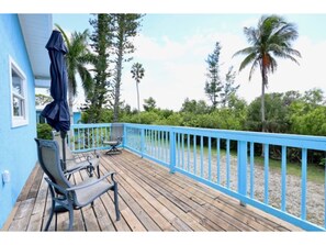 Property grounds - Beautiful 3bedroom second floor with full kitchen, a pool in pine island (Saint James City)