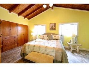 3 bedrooms, free WiFi, bed sheets - Beautiful 3bedroom second floor with full kitchen, a pool in pine island (Saint James City)
