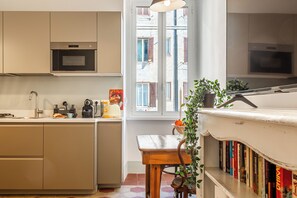 Microwave, stovetop, dishwasher - Beautiful apartment in Testaccio (Piramide Station) sleeps 4 (Stay 30 days min.) (Roma)