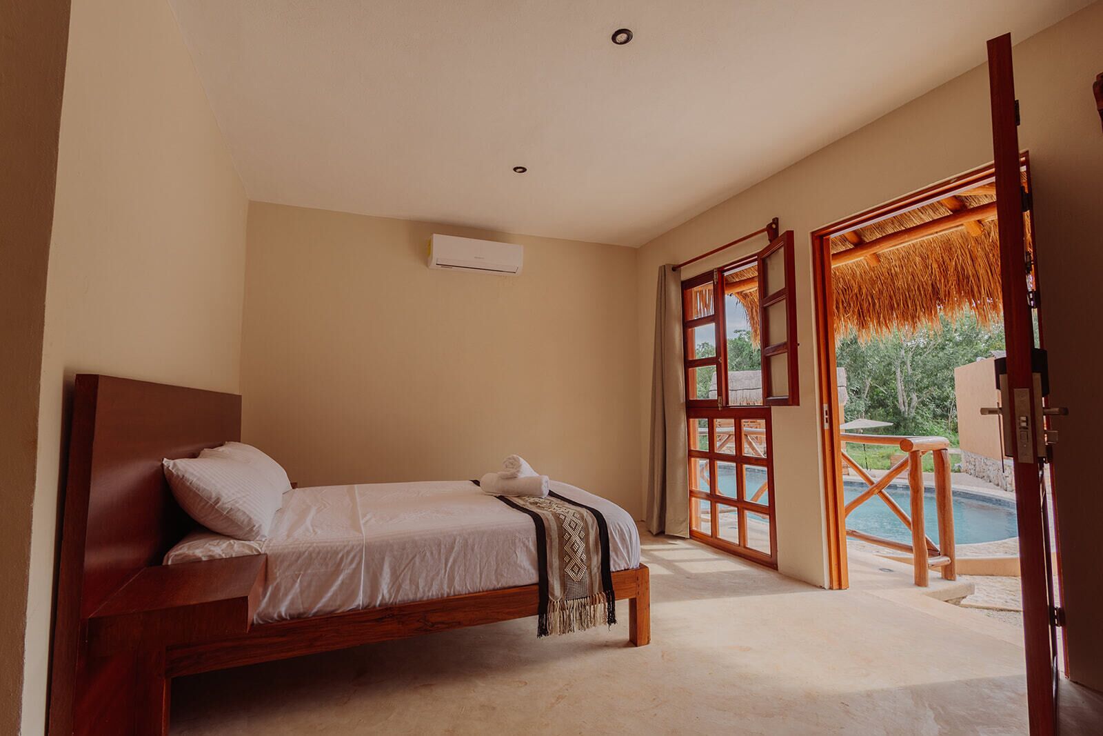 Habitación junior, balcón, vista a la alberca | Wifi gratis 