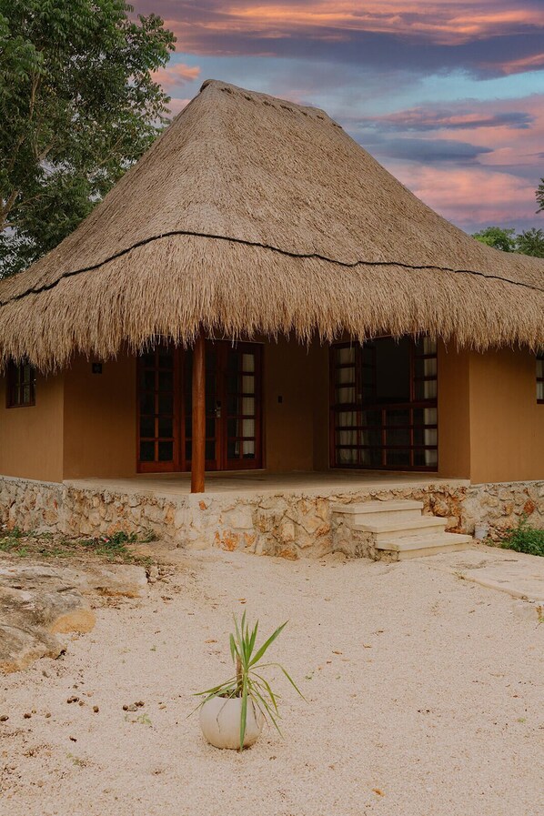 Habitación junior, balcón, vistas a la piscina | Wifi gratis