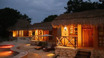 Superior Suite, Balcony, Pool View | Pemandangan dari bilik